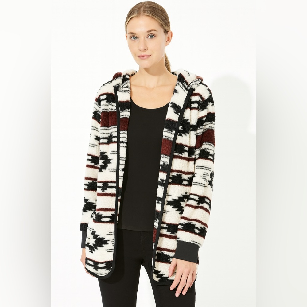 Women's Black, White, Burgundy Patterned Cozy Cardigan w. Pockets.